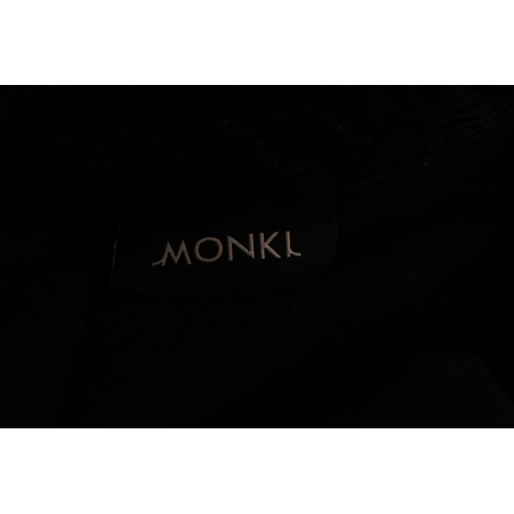 Риза MONKI